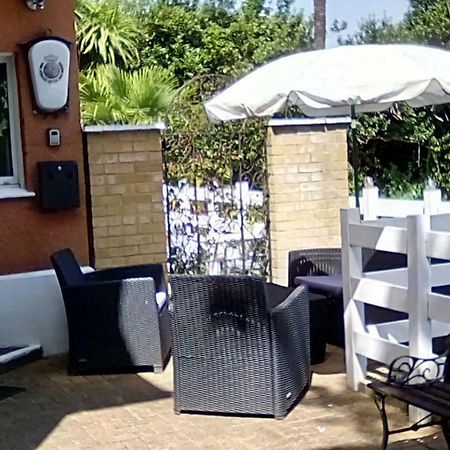 Oaklands House - Adults Only Hotell Brading Exteriör bild