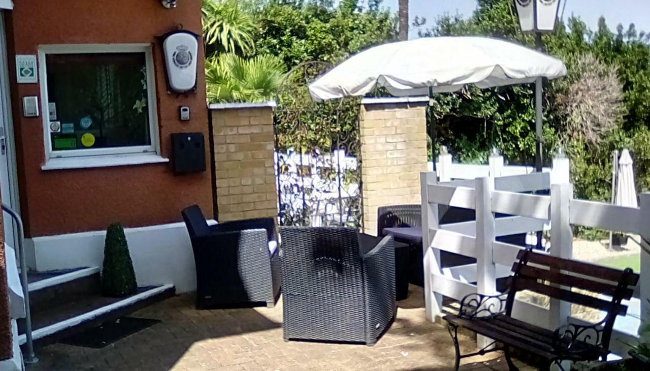 Oaklands House - Adults Only Hotell Brading Exteriör bild